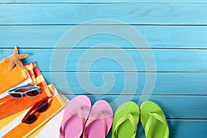 Beach background, flip flops, sunglasses, copy space