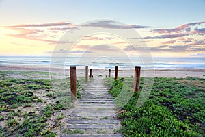 Playa El camino sobre el Paraíso. amanecer 