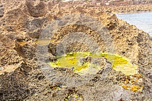 Playa la roca formación Agua países., Túnez 