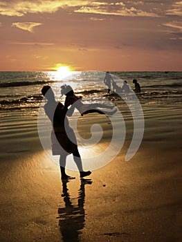 Spiaggia sul tramonto 