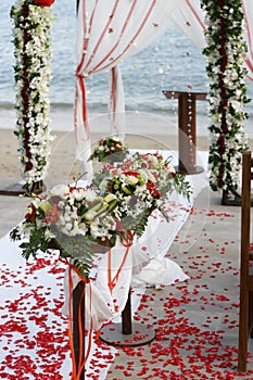 Spiaggia nozze fiori 