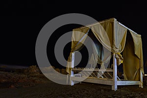 Beachbed by night