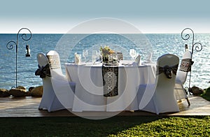 Beachfront dining - Radisson Blu Fiji