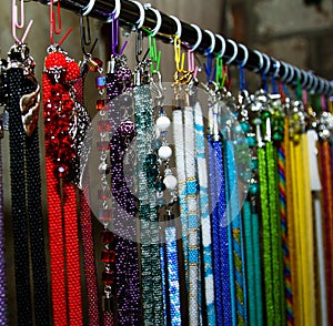 Costume jewelery made of bead
