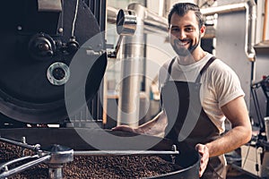Beaming master controlling preparing coffee beans