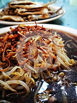 Bean sprouts with fried onion on top