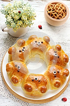 Bear buns. Ridiculously adorable pull-apart bear shaped milk bread rolls. Cute and kawaii Japanese style food