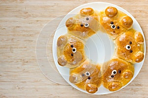 Bear buns. Ridiculously adorable pull-apart bear shaped milk bread rolls. Cute and kawaii Japanese style food art