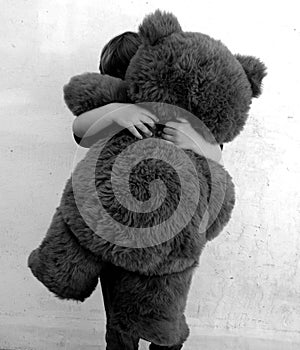 Un orso abbracciare 