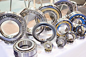 Bearings of different sizes in exhibition