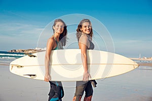 Beaufiul surfer girls
