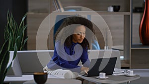 Beautiful african american businesswoman work laptop waiting colleague in cafe