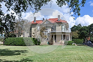 beautiful architecture and deep history of one of New Orleans oldest and most famous neighborhoods, the Garden District