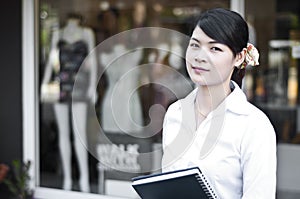 Beautiful Asian business woman in shopping mall.