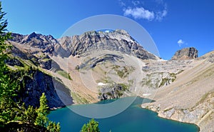 Beautiful blue Hamilton Lake high in the mountains. Rocky mountains, steep shore, pine trees.