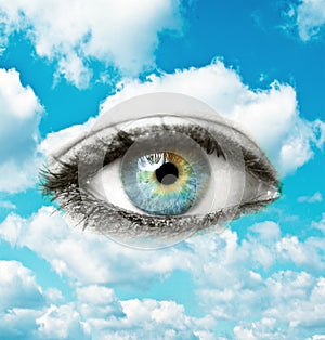 Hermoso azul hombre ojo claro el cielo espiritual 