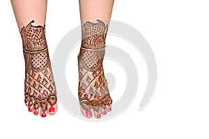 Beautiful bridal mehndi on legs simple and beautiful stylish leg mehndi design beautiful bride indian woman mehndi on legs with