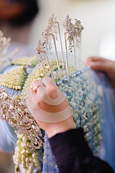 bride with modern Javanese customs