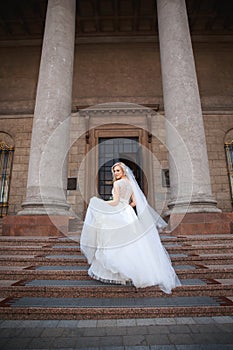 Beautiful bride outdoors. bride with bouquet of flowers outdoor . Beautiful bride posing in her wedding day