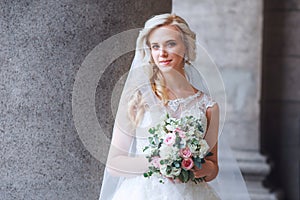 Beautiful bride outdoors. bride with bouquet of flowers outdoor . Beautiful bride posing in her wedding day