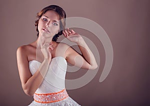 Beautiful bride posing in her wedding day