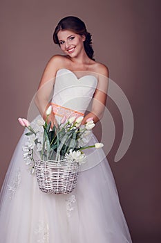 Beautiful bride posing in her wedding day