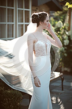 Beautiful bride posing in her wedding day