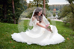 Beautiful bride posing in her wedding day