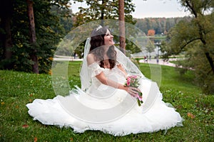 Beautiful bride posing in her wedding day