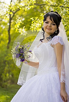 Beautiful bride posing in her wedding day