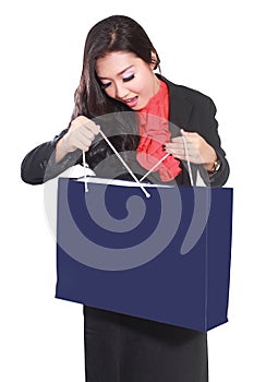 Beautiful businesswoman smiling and opening shopping bags