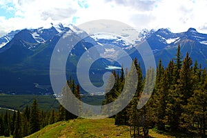 Beautiful canadian landscape: Travelling the Icefields Parkway - Lake Louise and the surrounding mountains