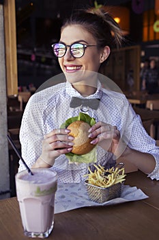 Beautiful caucasian young woman eating lunch fast food fried pot
