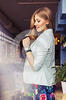 Beautiful caucasian young woman eating lunch fast food fried pot