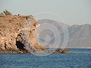 BEAUTIFUL CAVE ISLAND AND WILDLIFE