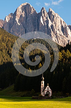 The beautiful chapel of Saint Johann infront of the Geisler peaks