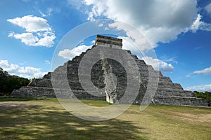 Beautiful Chichen Itza Pyramid, Wonder of the World, Mexico, yucatan