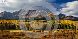 Beautiful Colorado Alpin and Mountain Landscape in Autumn