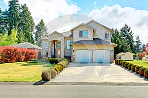 Beautiful curb appeal. Exterior design idea photo