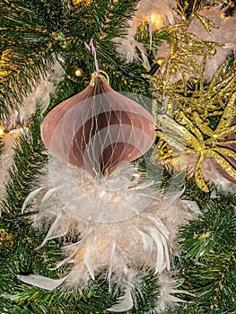 A beautiful decorated christmas tree background.with sparkling lights.