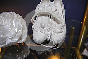 Beautiful details of the bride's wedding fees, shoes