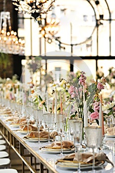 beautiful elegant decor of flowers and elegant serving on the wedding table.