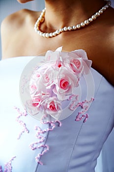 Bellissimo fiori sul sposa vestiti 