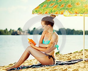 Beautiful girl applying sun tan cream on her skin