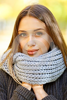 Beautiful girl in a black coat on a background of autumn park.