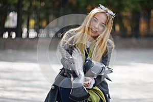 Beautiful girl feeds city pigeons with hands