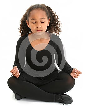 Krásná dívka na patro meditace 