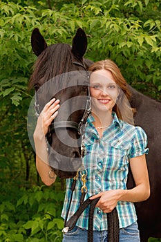 Bella ragazza un suo Carino un cavallo 