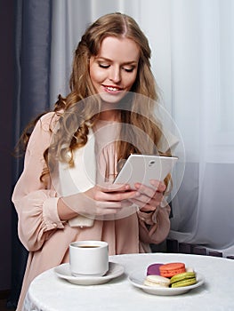 Beautiful girl sitting in the cafe