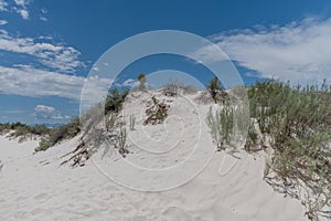 Hermoso yeso duna descripción general sobre el blanco playa colocar contra el cielo durante monzón estación nuevo México 